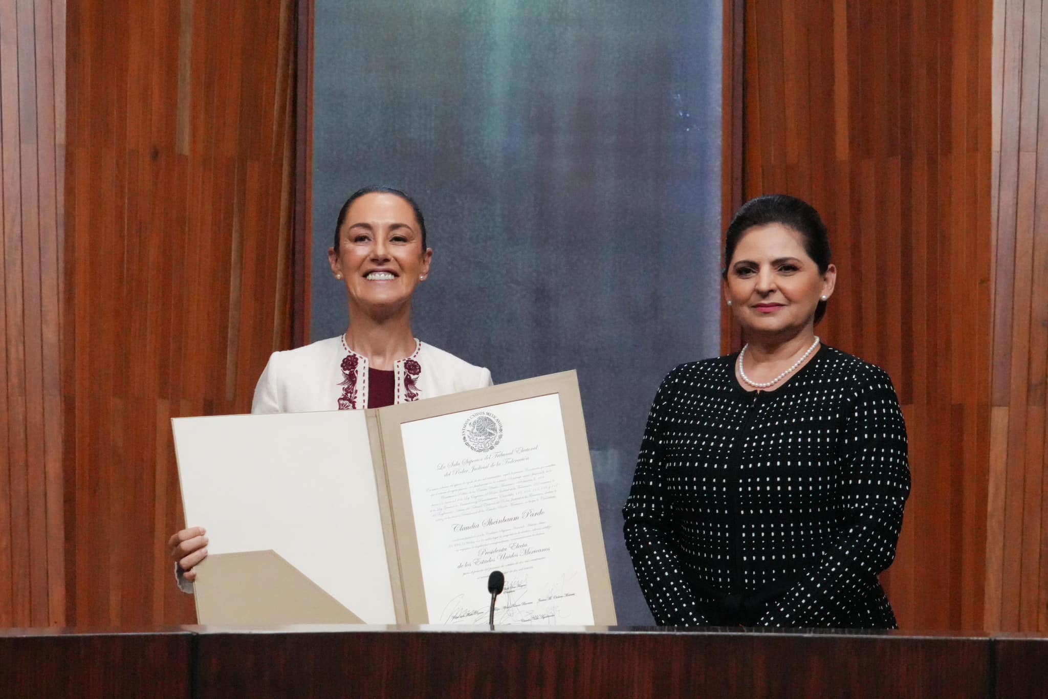 Claudia Sheinbaum Recibe Constancia De Mayor A